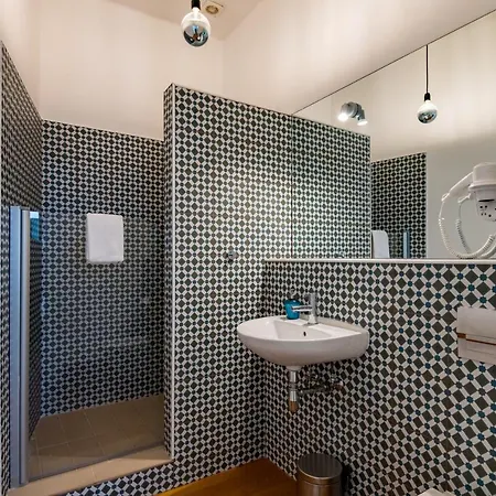 Πανσιόν Lost :: Avenida House 3*