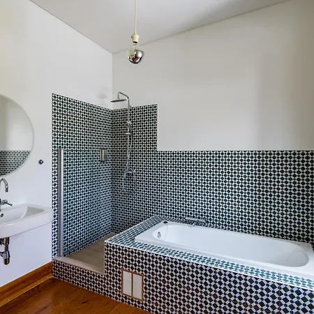 Lost :: Avenida House Lisbon