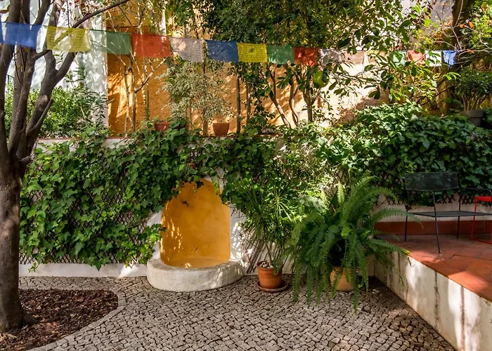 Lost :: Avenida House Lisbona