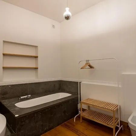 בית הארחה Lost :: Avenida House 3*